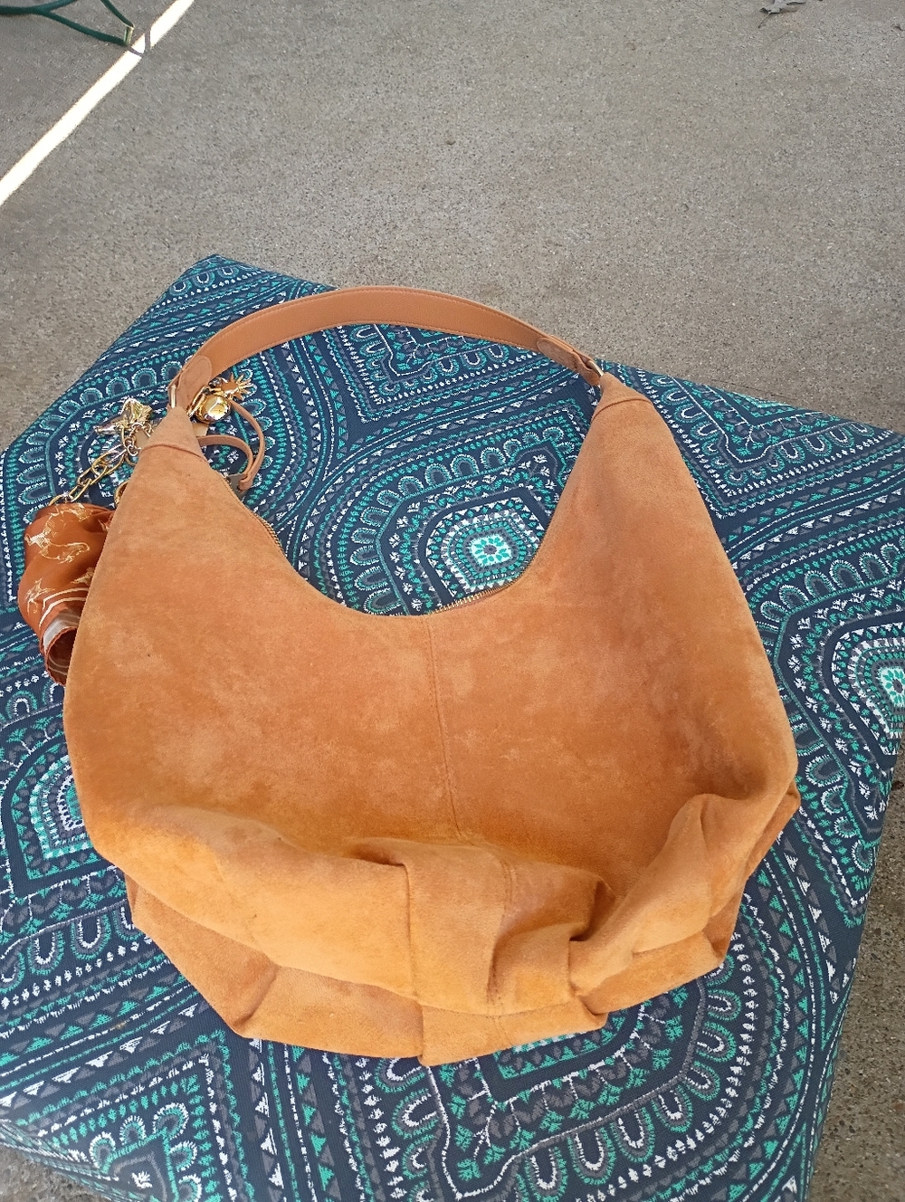 Universal Threads Suede Hobo Shoulder Bag in Tan - Picture 7 of 7